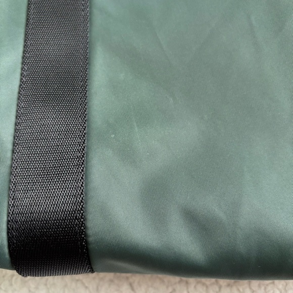 BLACK FRIDAY SALE!  Lululemon Take It On Tote Bag 24L Smoked Spruce Neo Mint - Picture 13 of 16